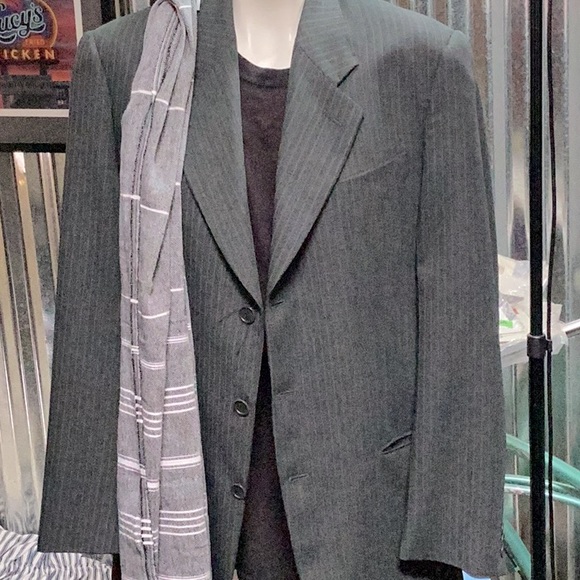 BeautifulARMANICOLLEZIONE FOR SAX FIFTH AVE.42 reg grey with pin stripe fabric